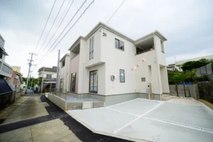 宜野湾市野嵩のグラファーレの外観です。