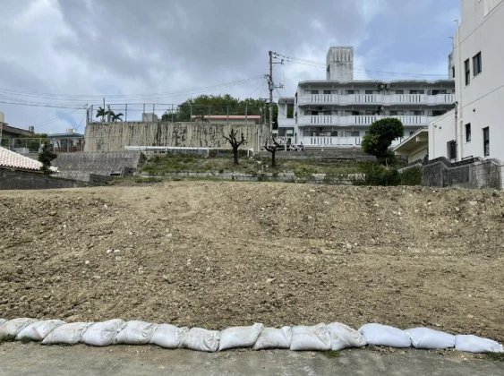 道路側から見た敷地です(売主様の資料の写真)
